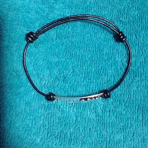 Silvertone 'Sisters' Heart Bracelet Black Cord - Picture 3 of 3